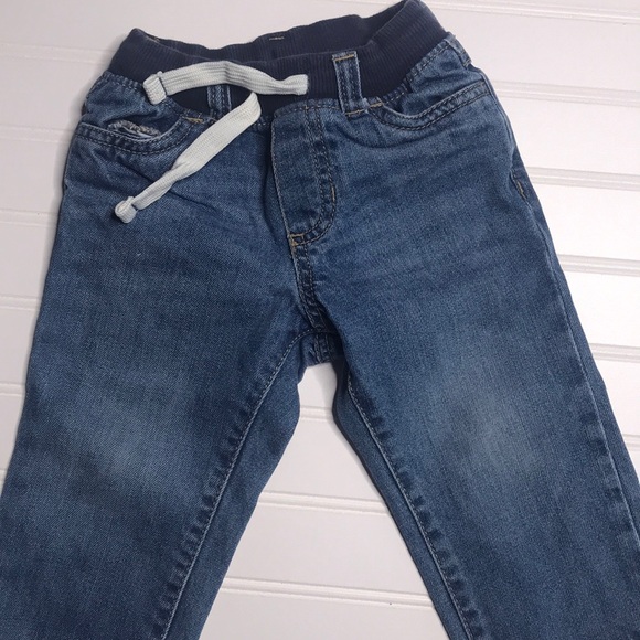 2 pairs of 18m jeans Carters and Childrens Place - Picture 2 of 3